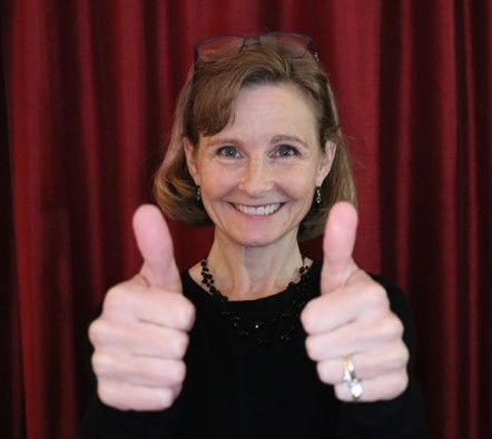 Dr Renee giving 2 thumbs up